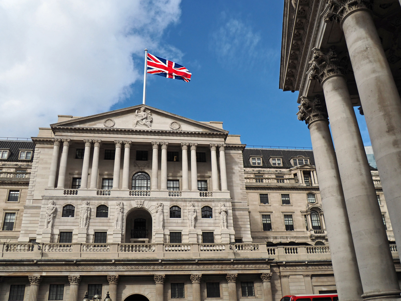 How Do Investment Banks Calculate Seniority Bonuses for Associates?