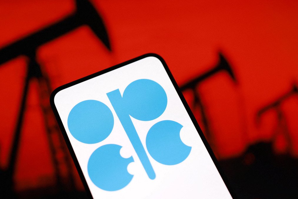 OPEC Oil Output Jumps by 920,000